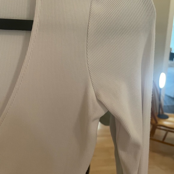 Aritzia Wilfred Alexis Long-sleeve in WHITE. Size Small. Never worn. - Picture 3 of 4